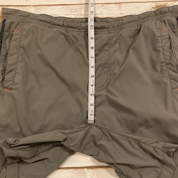 Lululemon Men’s Lined Gray Pace Breaker Shorts XL - Picture 3 of 14